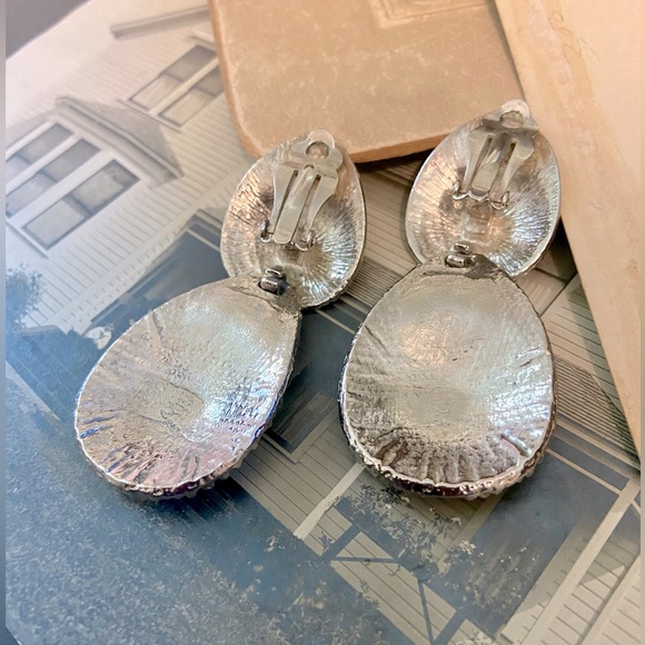 Lg Vintage Silver Tone Raindrop Textured Statement Clip on Earrings - Picture 9 of 15